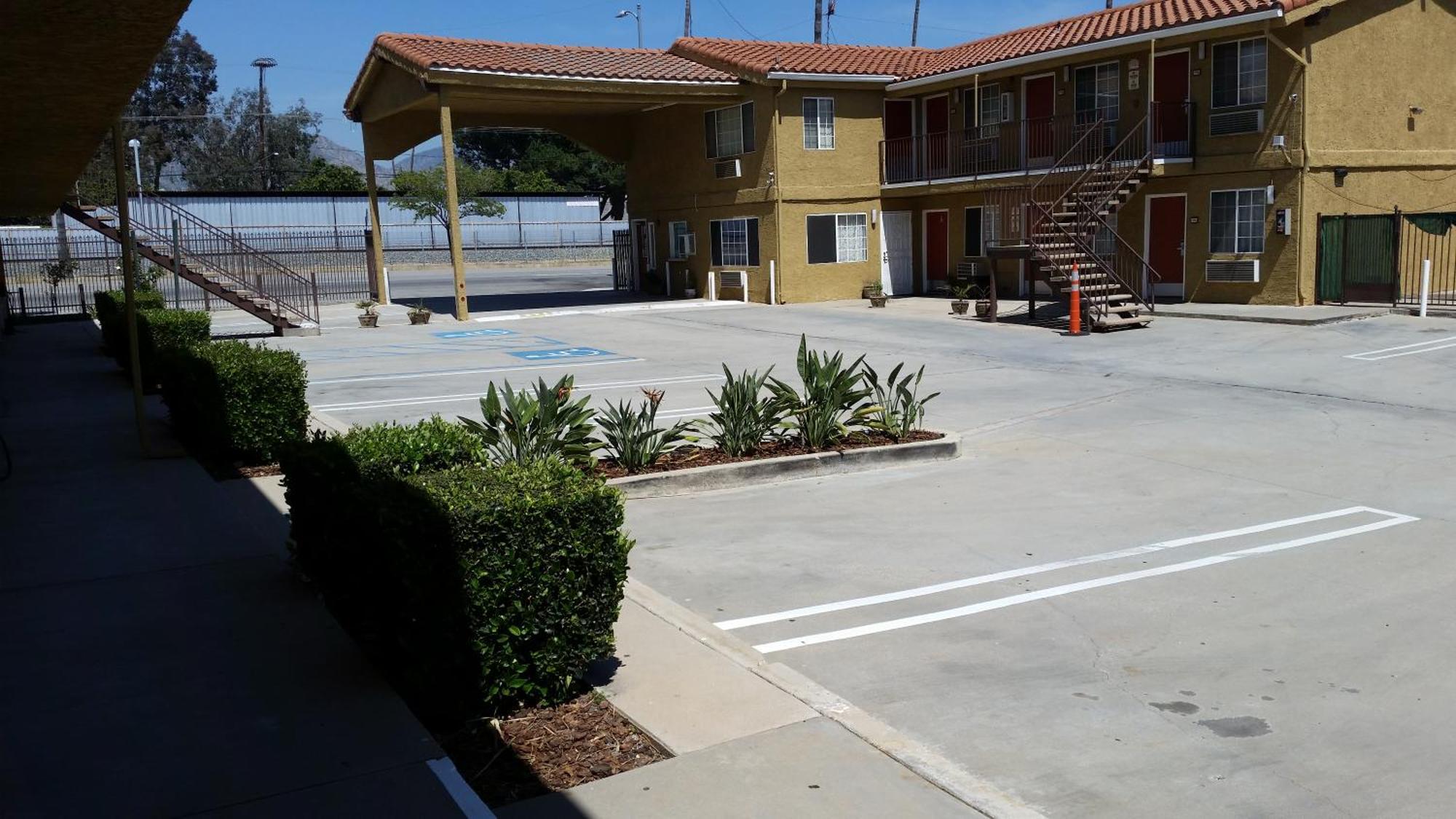 Economy Inn Motel — Photos 1
